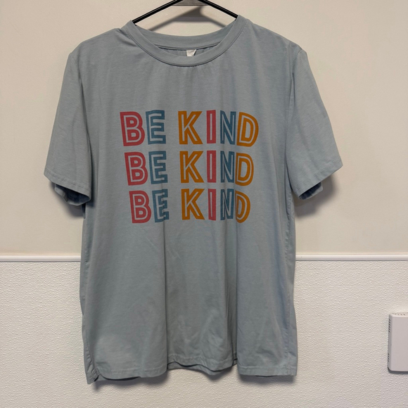 Unbranded Tops - Women's Short Sleeve Tee SZ Large Blue Pink "Be Kind" Graphic